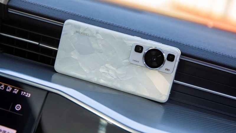 尽显魅力与自信：华为P60悦目轻盈，演绎不拘一格的曼妙科技