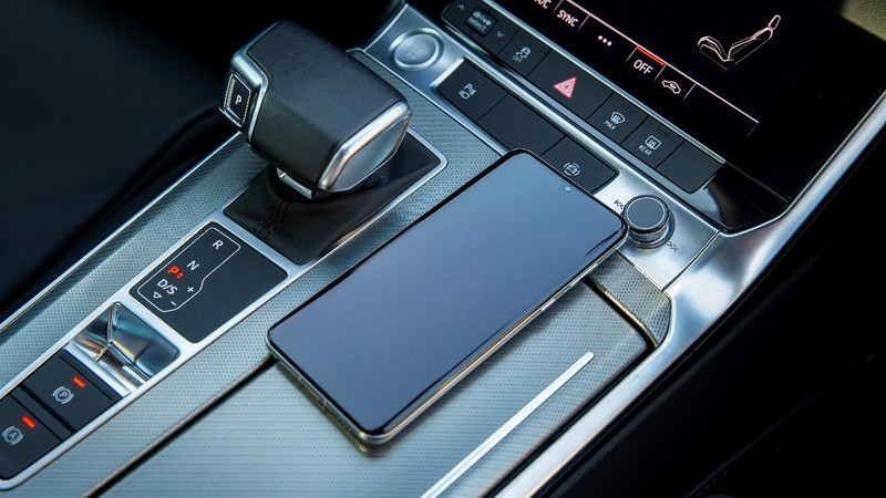 尽显魅力与自信：华为P60悦目轻盈，演绎不拘一格的曼妙科技