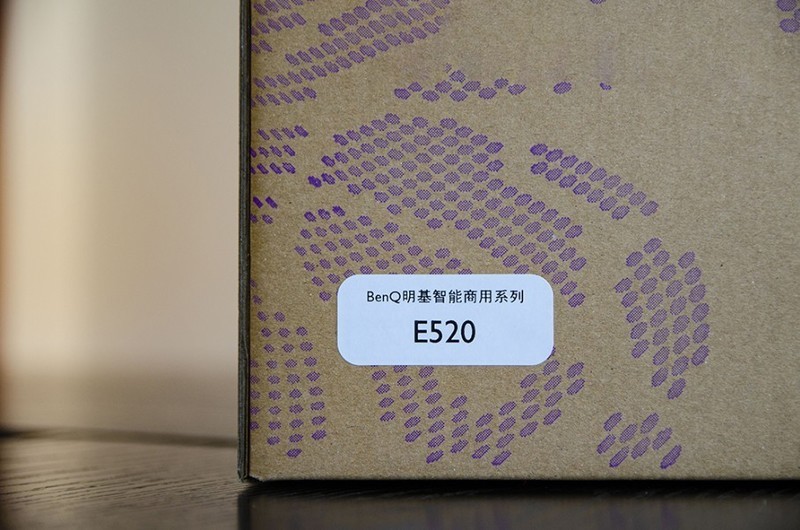 买投影仪还是大屏幕电视？开会投影仪推荐哪种？明基E520测评体验