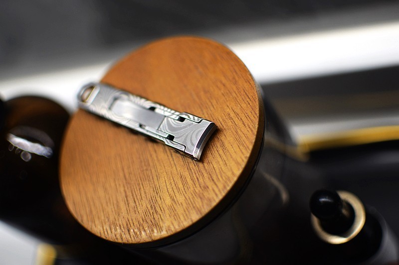 全球独一份 大马士革纹折叠数控指甲钳