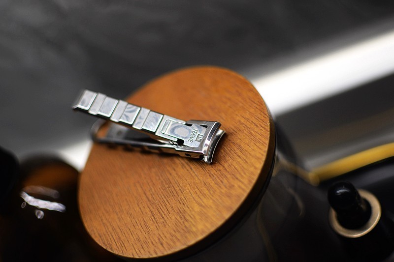 全球独一份 大马士革纹折叠数控指甲钳