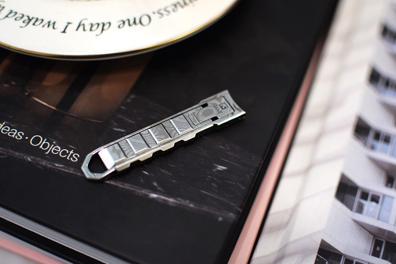 全球独一份 大马士革纹折叠数控指甲钳