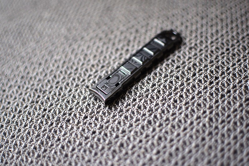 全球独一份 大马士革纹折叠数控指甲钳