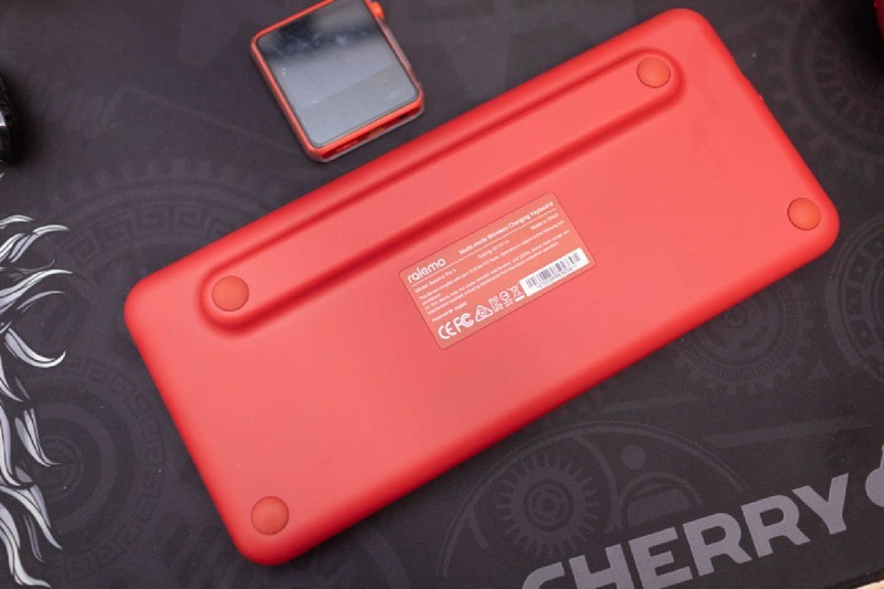 桌面上绽放的那一抹红色，雷柏 ralemo Pre 5多模无线机械键盘