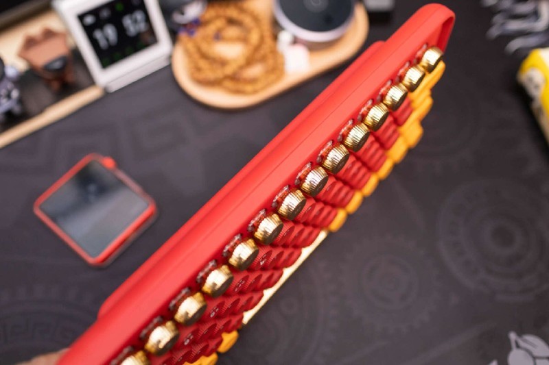 桌面上绽放的那一抹红色，雷柏 ralemo Pre 5多模无线机械键盘