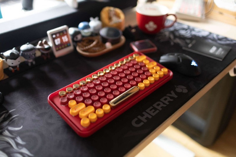 桌面上绽放的那一抹红色，雷柏 ralemo Pre 5多模无线机械键盘