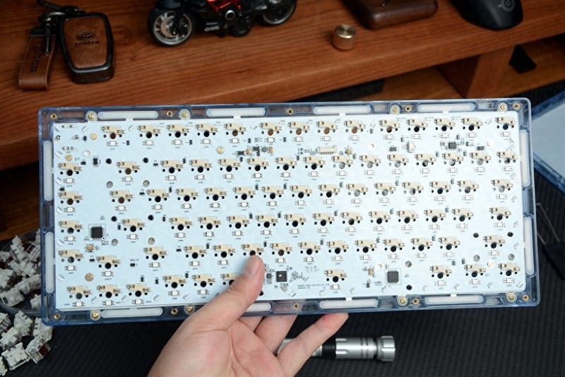 双灯区、软硬双结构，Miel M75 Blue Flurry亚克力三模机械键盘