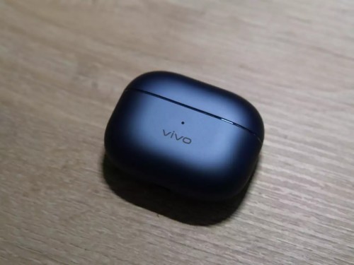 功能方面，一加 Buds 3双设备连接和多场景切换，可以无缝切换到当前正在播放的设备上