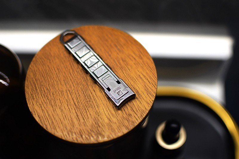 全球独一份 大马士革纹折叠数控指甲钳