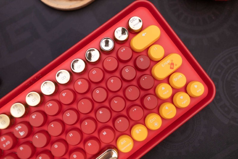 桌面上绽放的那一抹红色，雷柏 ralemo Pre 5多模无线机械键盘