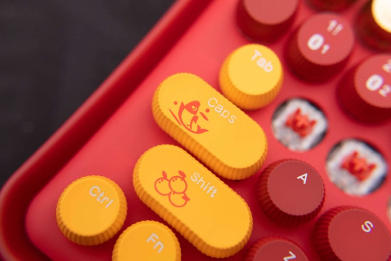 桌面上绽放的那一抹红色，雷柏 ralemo Pre 5多模无线机械键盘