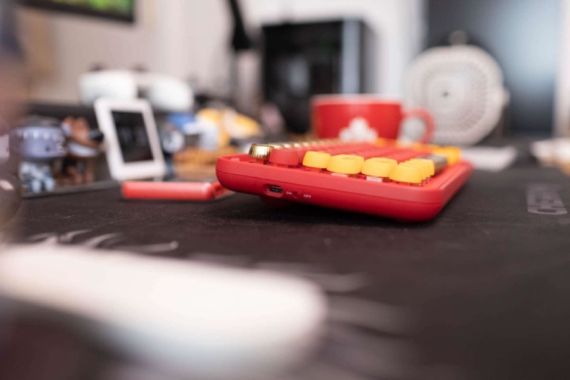 桌面上绽放的那一抹红色，雷柏 ralemo Pre 5多模无线机械键盘