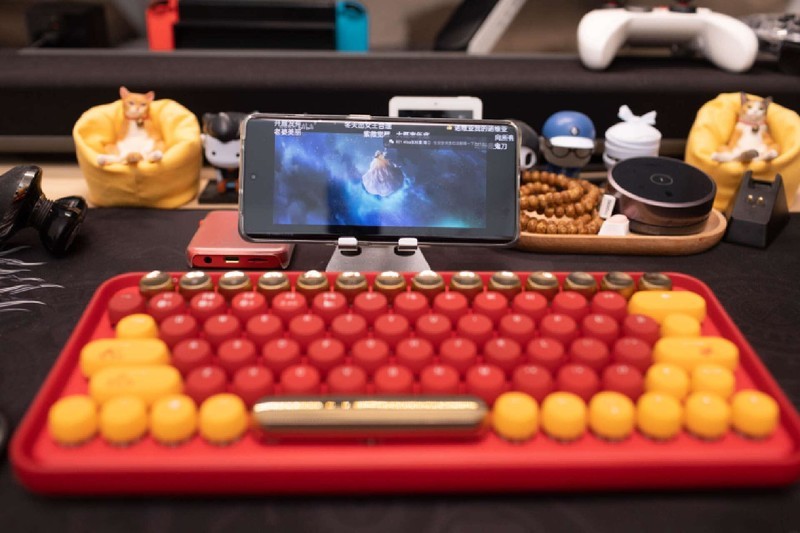 桌面上绽放的那一抹红色，雷柏 ralemo Pre 5多模无线机械键盘