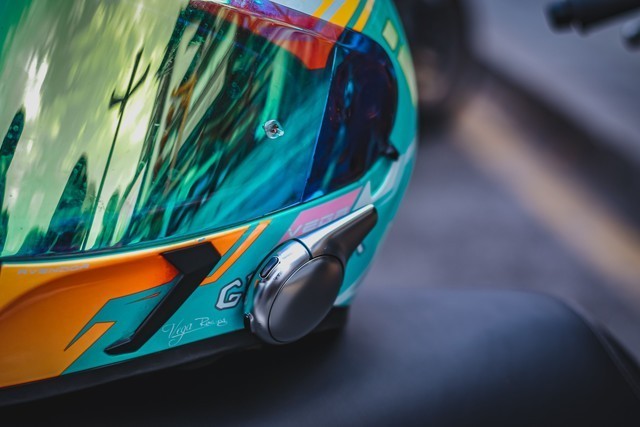 骑行用户的刚需好物！极蜂Q头盔对讲耳机来了：通话骑行不再受限