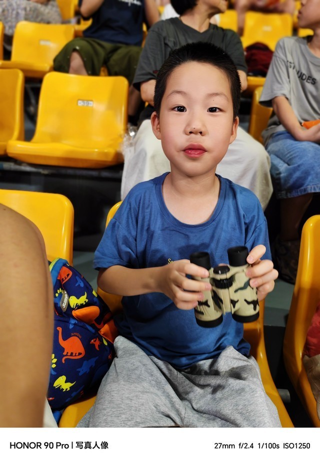 荣耀90 Pro星钻银体验，写真人像+护眼好屏，为爱美的你量身打造