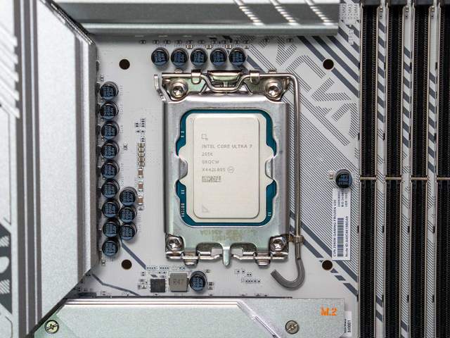 生产力和游戏都想要！英特尔U7 265K+七彩虹Z890M战列舰装机分享