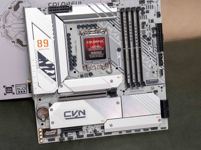 生产力和游戏都想要！英特尔U7 265K+七彩虹Z890M战列舰装机分享