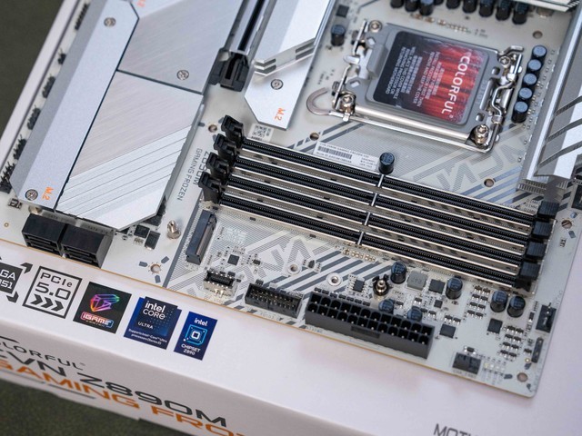 生产力和游戏都想要！英特尔U7 265K+七彩虹Z890M战列舰装机分享