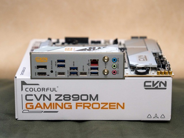 生产力和游戏都想要！英特尔U7 265K+七彩虹Z890M战列舰装机分享