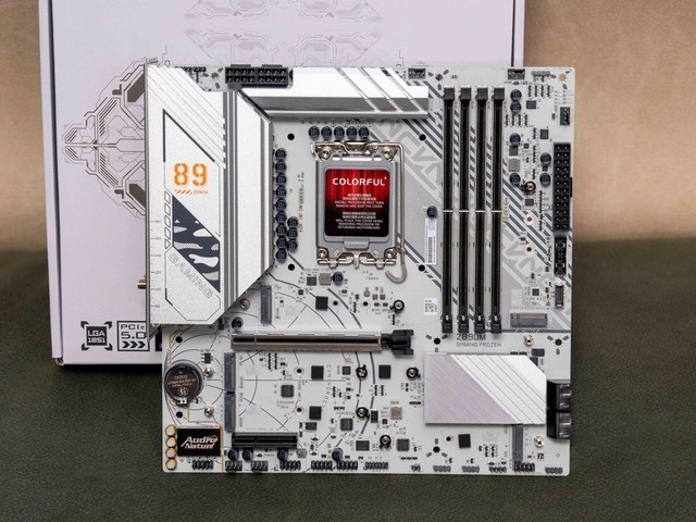 生产力和游戏都想要！英特尔U7 265K+七彩虹Z890M战列舰装机分享