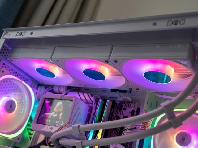 生产力和游戏都想要！英特尔U7 265K+七彩虹Z890M战列舰装机分享