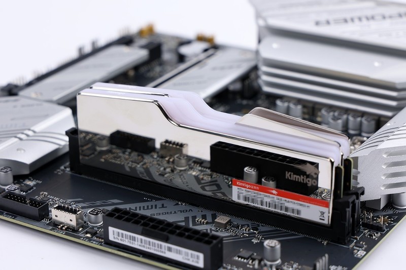 金泰克战虎D5-7200MHz搭配Z790MPOWER实测，轻松一键OC 8400MHz