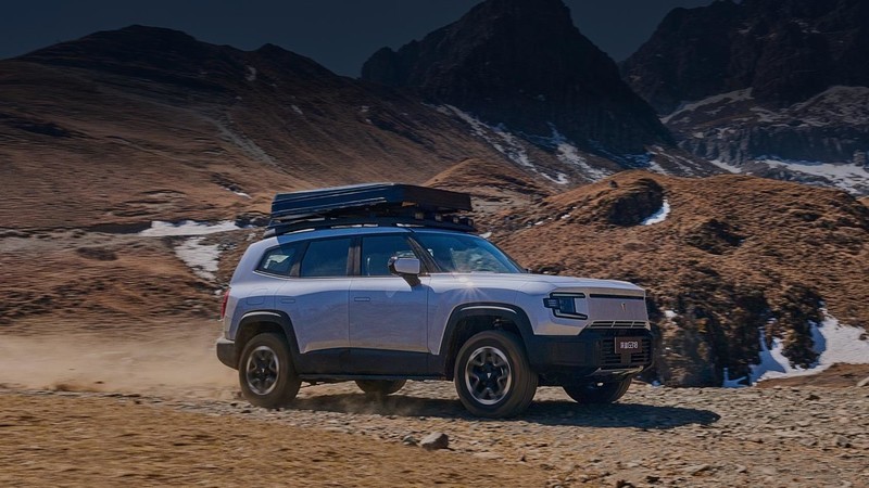 舒适性媲美理想L7，穿越能力比肩豹5。深蓝G318上市，售价17.59万起