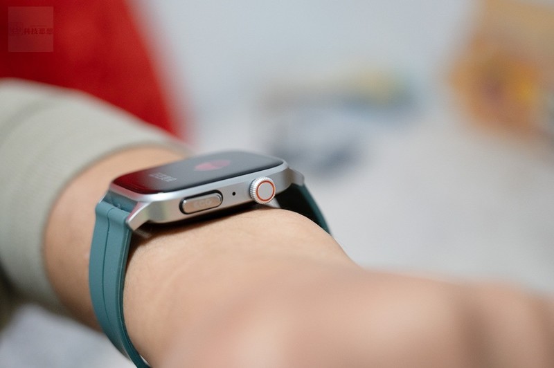 腕上健康顾问，也是生活助手，圆道妙医心电手表