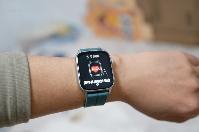 腕上健康顾问，也是生活助手，圆道妙医心电手表