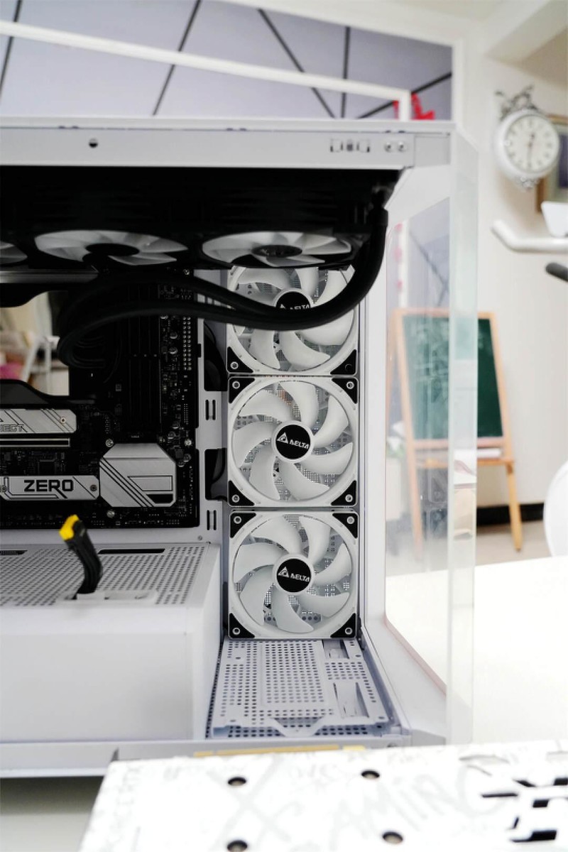 强劲散热，静谧体验：台达AK-12B-W散热风扇你的优秀之选！