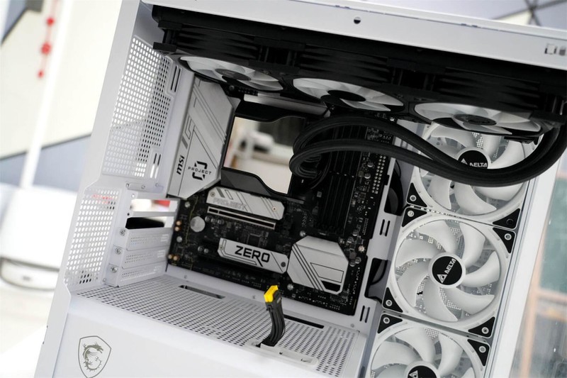 强劲散热，静谧体验：台达AK-12B-W散热风扇你的优秀之选！