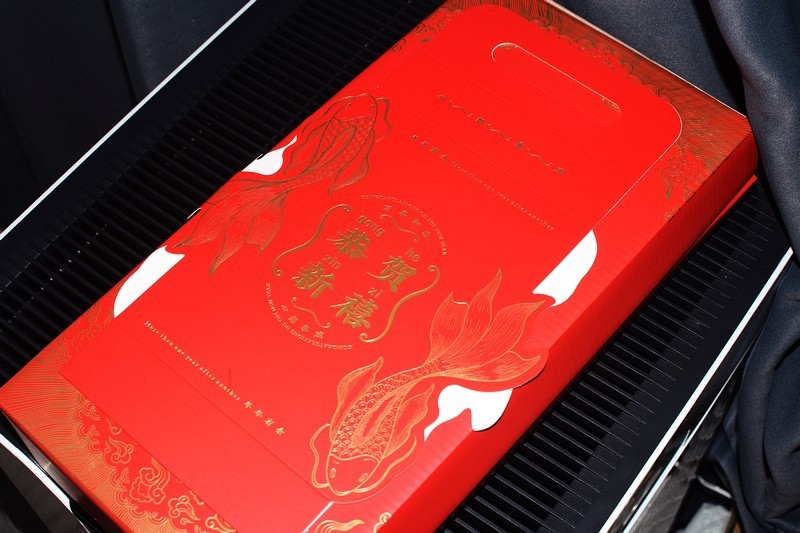 窝萌·喜气盈门 礼盒烫金款，传递浓浓的节庆情