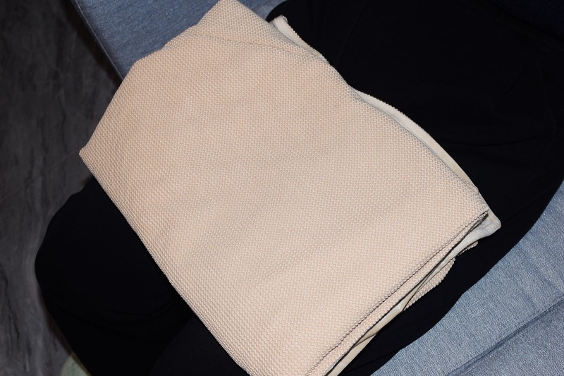 让温暖与科技同行 酷轻松石墨烯多功能发热披肩盖毯