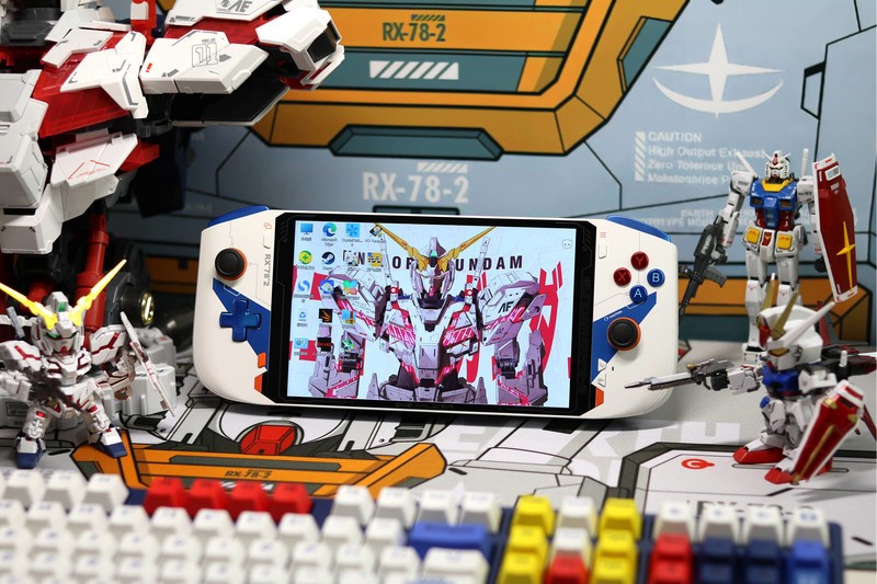 壹号掌机高达联名版，搭载12代酷睿i7处理器，7寸大小可随身携带