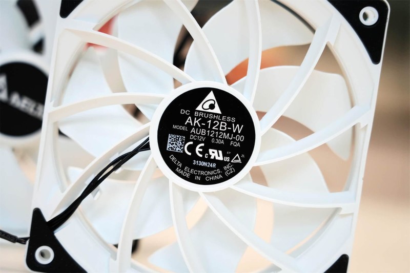 强劲散热，静谧体验：台达AK-12B-W散热风扇你的优秀之选！
