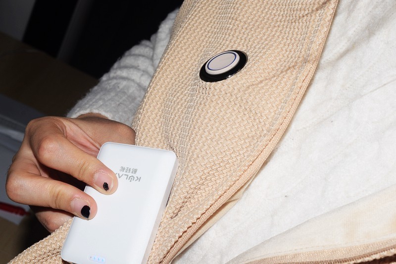 让温暖与科技同行 酷轻松石墨烯多功能发热披肩盖毯