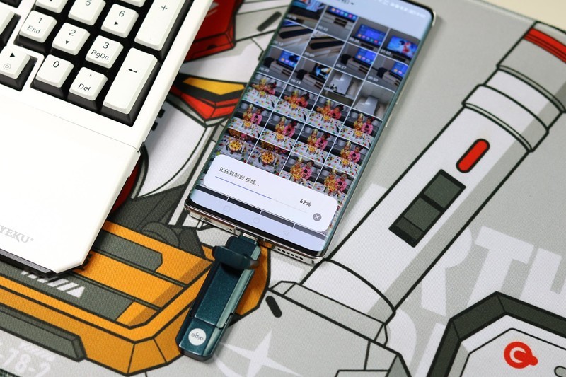 国产aigo U397超高速固态盘，1GB/s固态硬盘的速度，普通U盘的大小