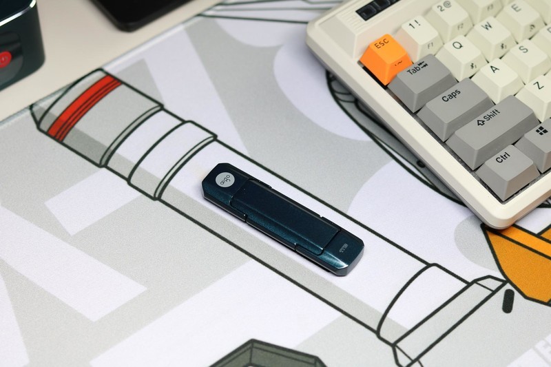 国产aigo U397超高速固态盘，1GB/s固态硬盘的速度，普通U盘的大小