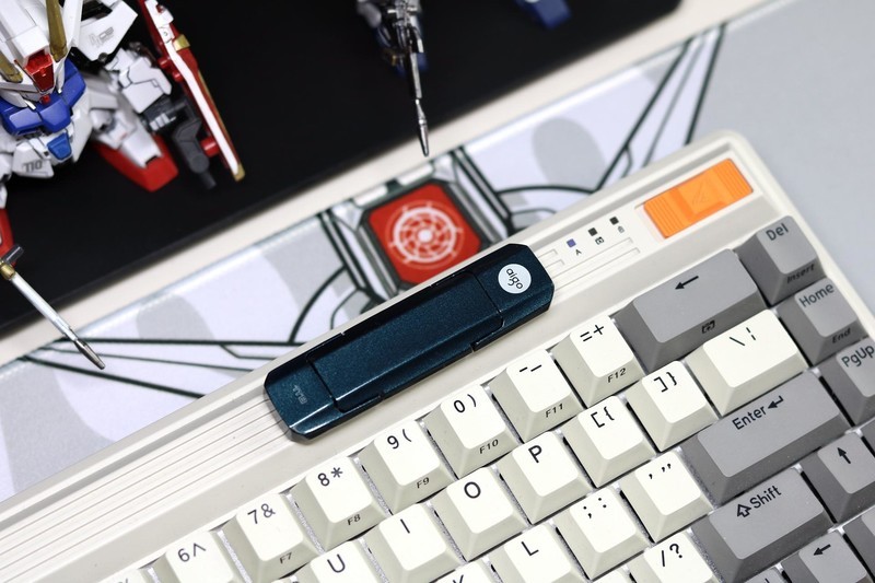 国产aigo U397超高速固态盘，1GB/s固态硬盘的速度，普通U盘的大小