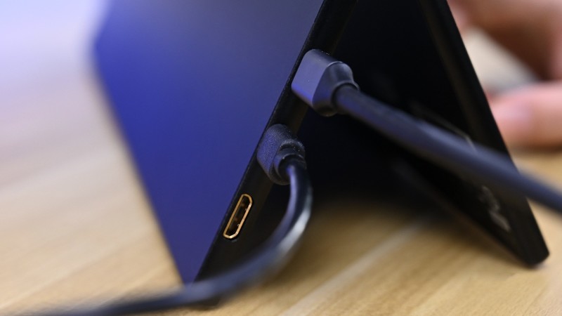 好玩的生产工具，雕塑家MF156LR便携触控显示器趣味评测