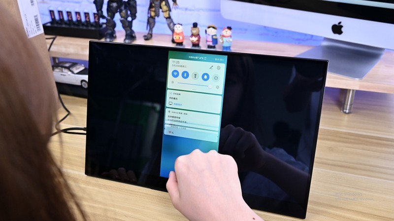 好玩的生产工具，雕塑家MF156LR便携触控显示器趣味评测