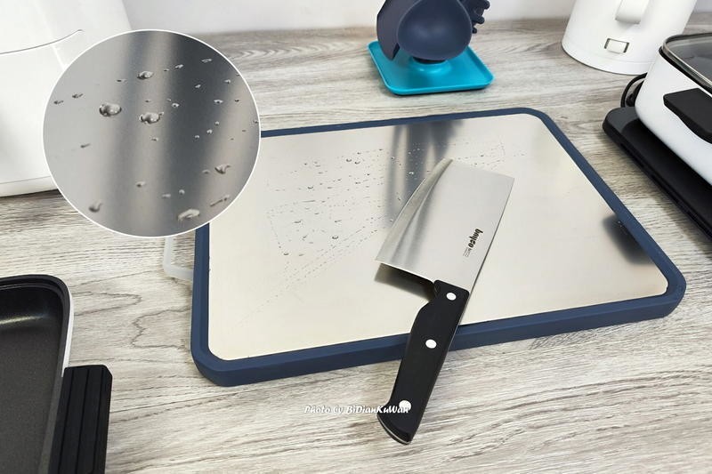 硅胶四件铲锅不粘，双面砧板生熟分离，这两套知吾煮厨具是真的香