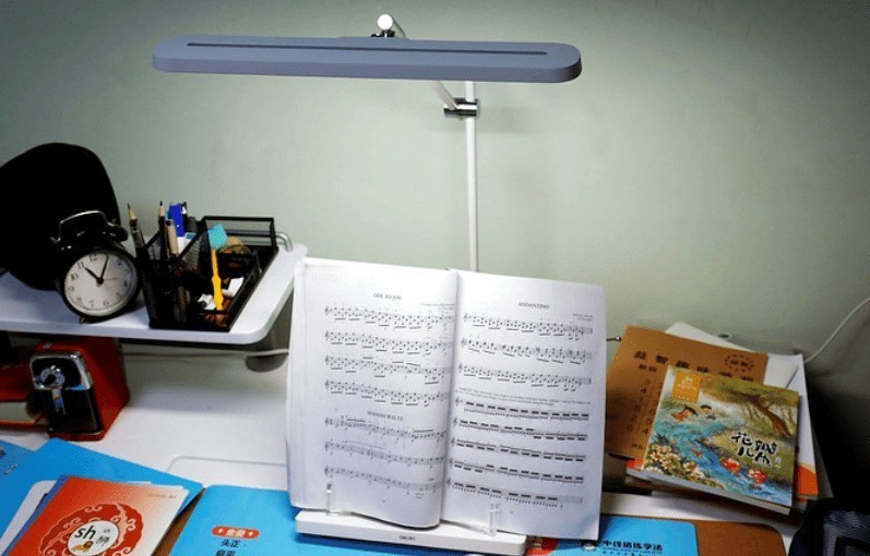 护眼灯的色温是多少比较好？如何挑选护眼台灯