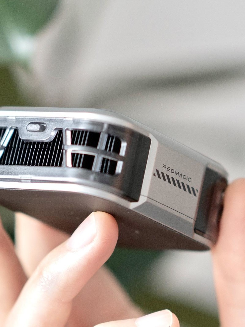 不服来战！红魔磁吸散热器5Pro上手体验，36W超强制冷