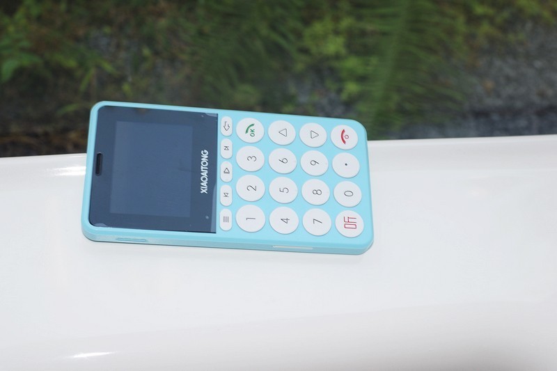 孩子成长的得力助手 小爱通学生知识手机