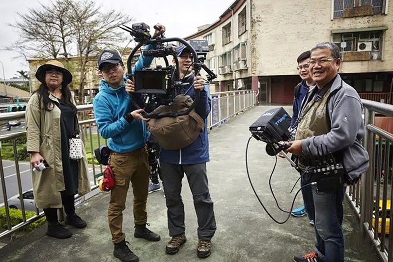 好玩的生产工具，雕塑家MF156LR便携触控显示器趣味评测