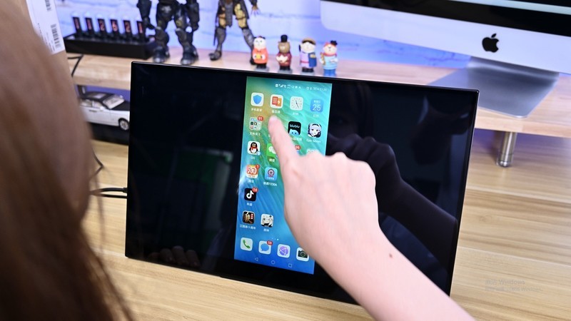 好玩的生产工具，雕塑家MF156LR便携触控显示器趣味评测