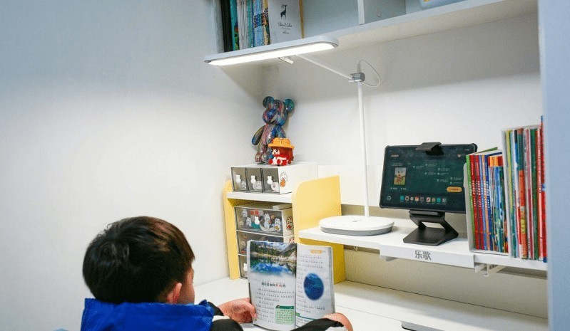 护眼灯的色温是多少比较好？如何挑选护眼台灯