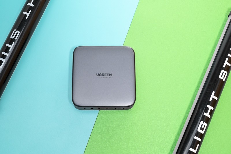 生活要做减法，半职业摄影师谈EDC，绿联200W氮化镓充电器一打六