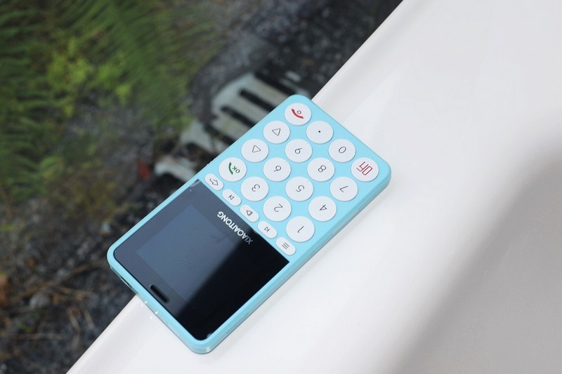 孩子成长的得力助手 小爱通学生知识手机